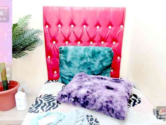 strawberrylips webcam