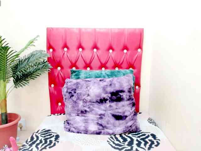 strawberrylips webcam