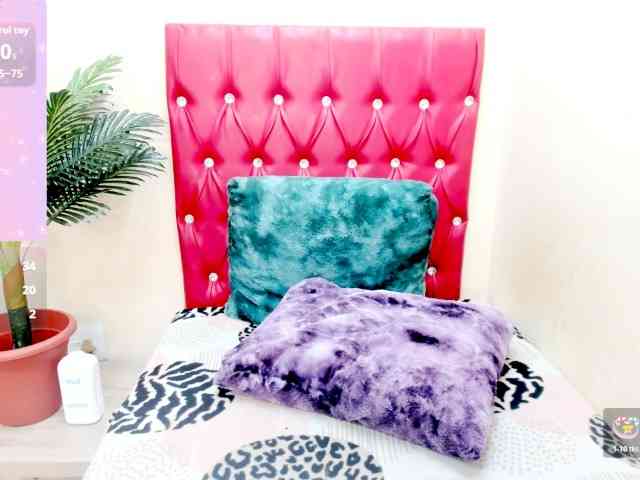 strawberrylips webcam