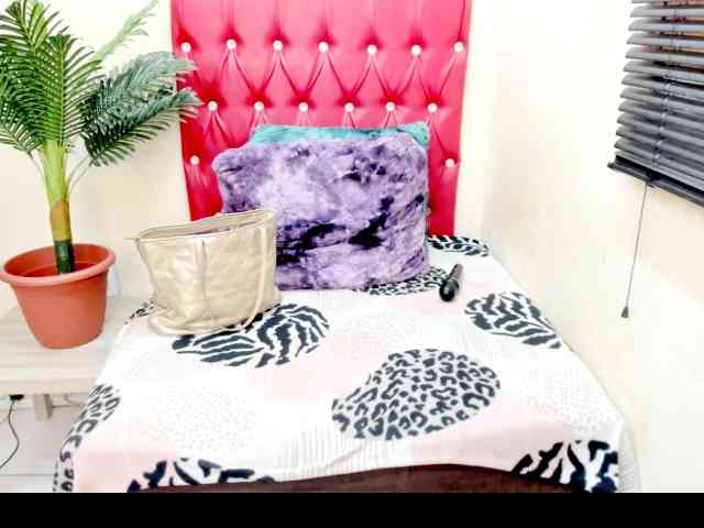 strawberrylips webcam