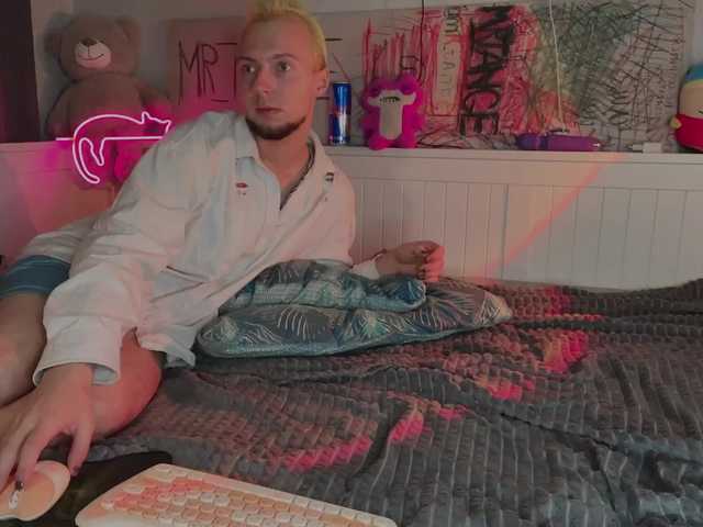 Entra en el chat con el modelo Z0mb1el0ll1 Z0mb1el0ll1