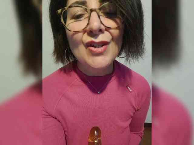 ElitalianMilf webcam