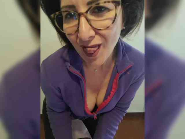 ElitalianMilf webcam