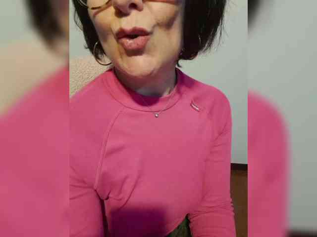 ElitalianMilf webcam