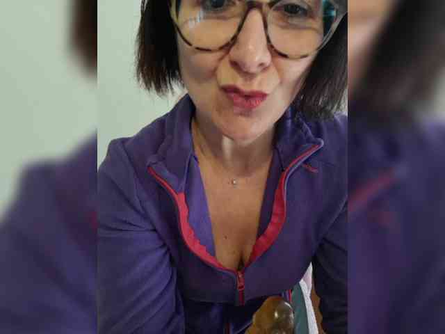 ElitalianMilf webcam