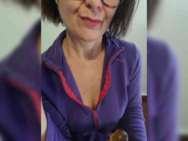 ElitalianMilf webcam