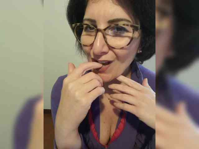 ElitalianMilf webcam