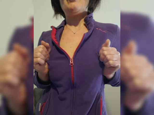 ElitalianMilf webcam
