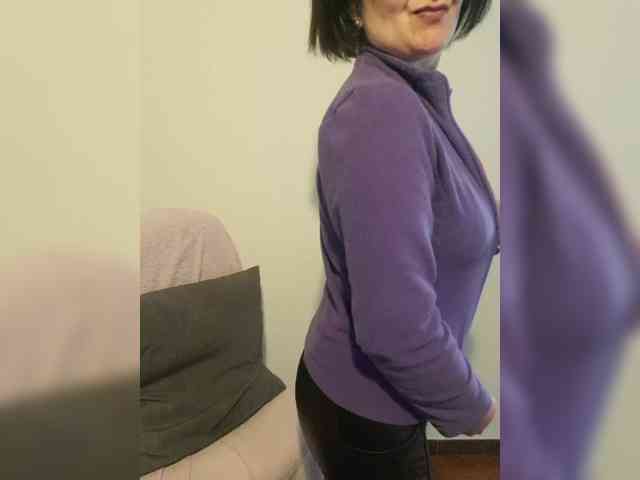 ElitalianMilf webcam