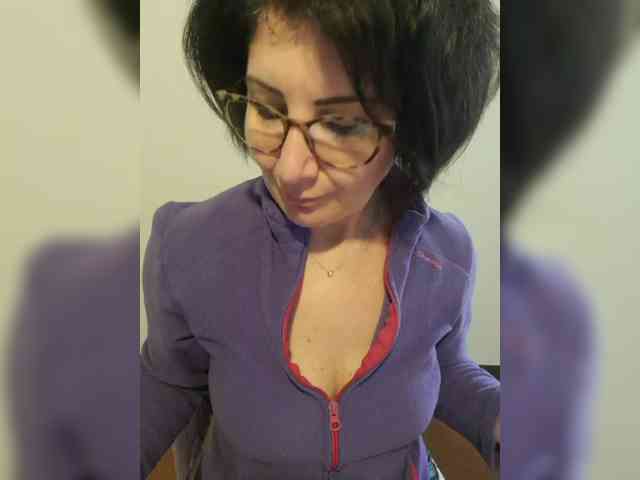 ElitalianMilf webcam