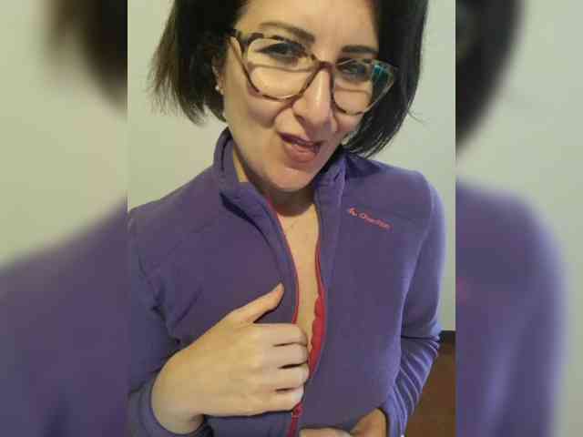 ElitalianMilf webcam