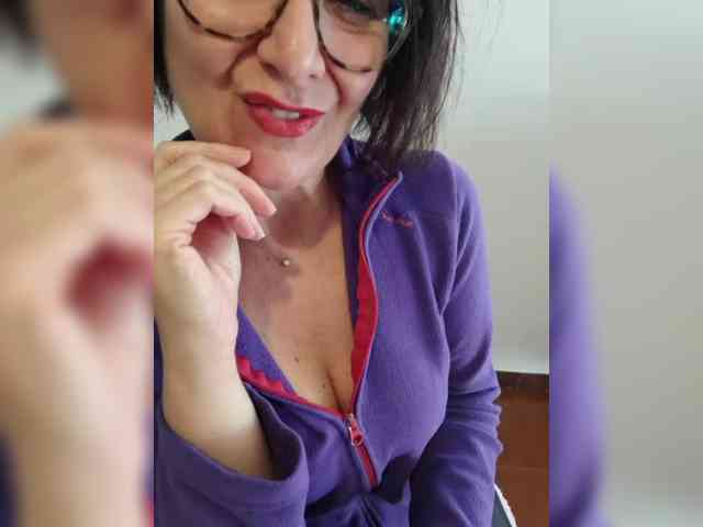 ElitalianMilf webcam