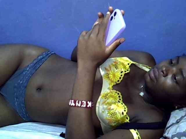 curvy-corazon webcam