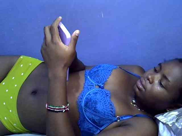 curvy-corazon webcam