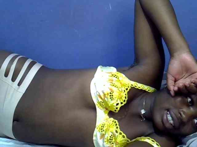 curvy-corazon webcam