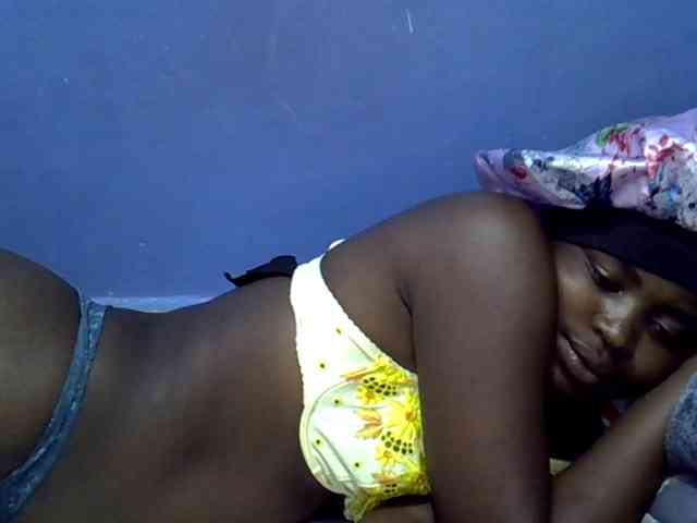 curvy-corazon webcam