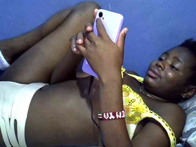 curvy-corazon webcam