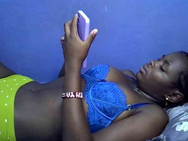 curvy-corazon webcam