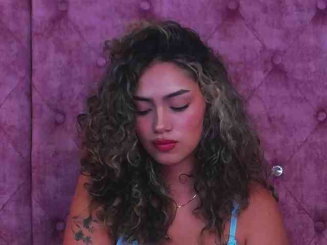 MaddisonBelucci webcam