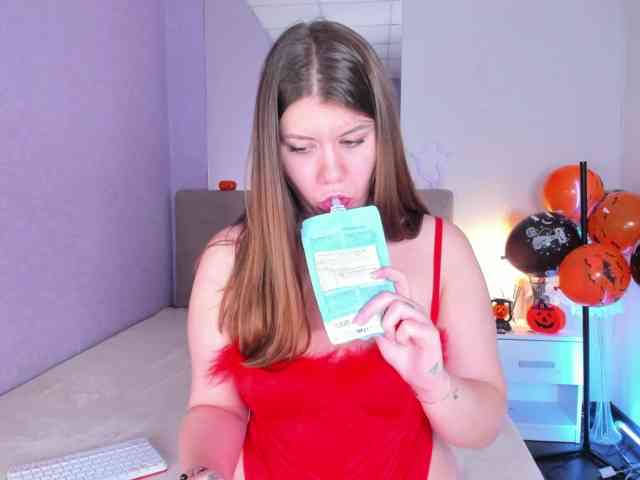 NikkiBust webcam