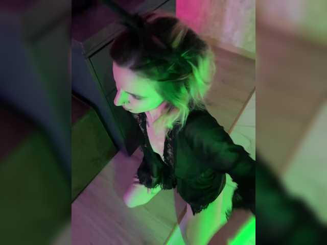 Entra en el chat con el modelo NickiMaldini NickiMaldini