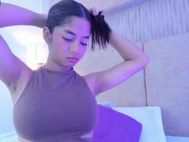 Kyraaa webcam