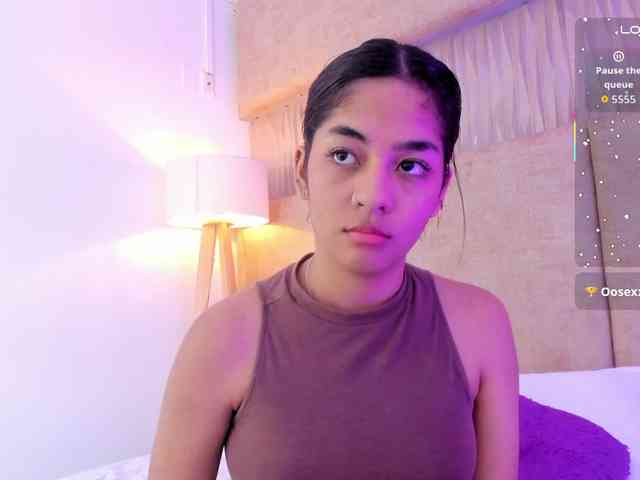 Kyraaa webcam