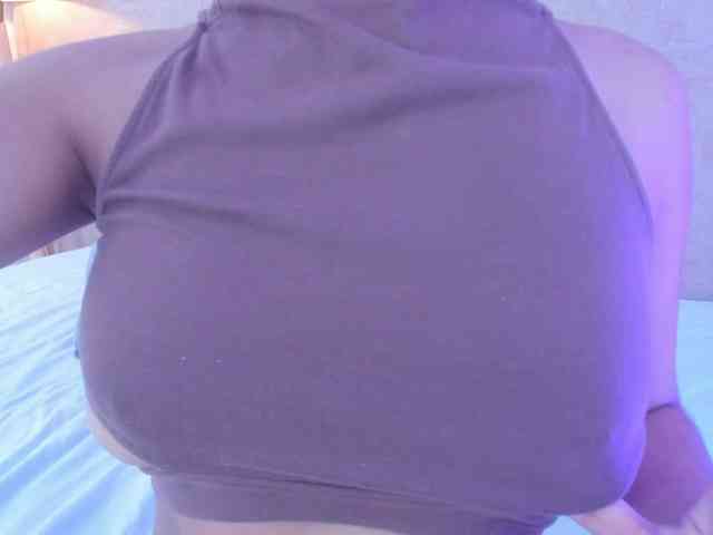 Kyraaa webcam