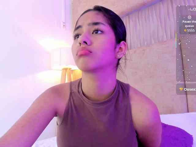 Kyraaa webcam