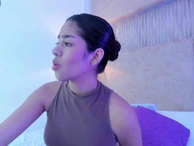 Kyraaa webcam