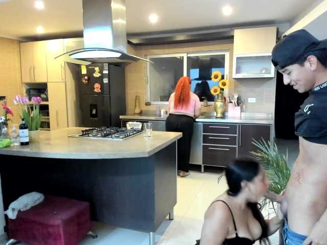 ladys-sexyin-thepub webcam