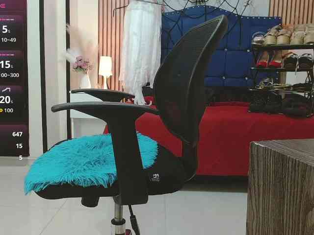 Daniela-Saenz webcam