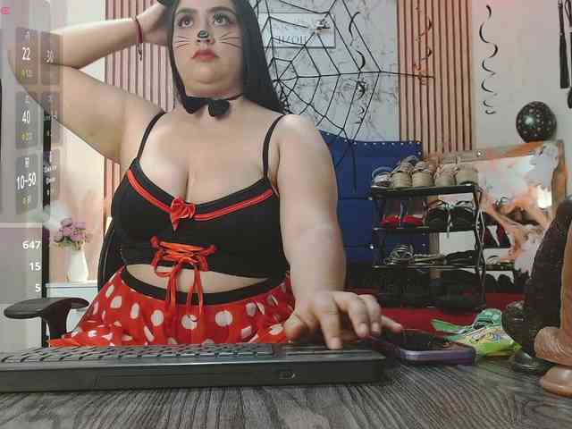 Daniela-Saenz webcam
