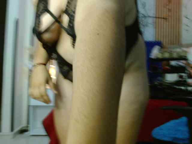 Daniela-Saenz webcam