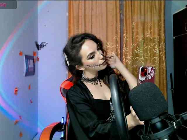 bellaqueen0701 webcam