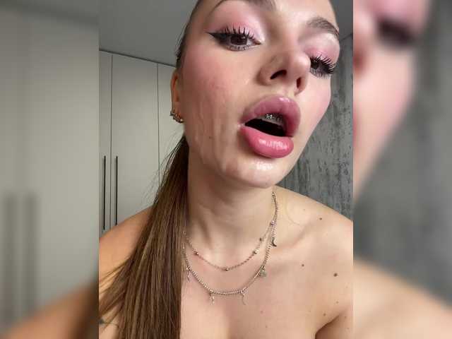 Accedi alla chat con il nickname Pussydollnet Pussydollnet