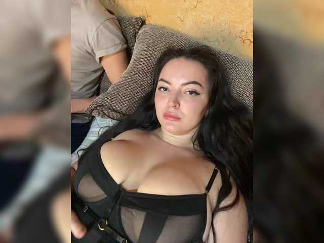 Vai a chattare su 3hotandyoung3 3hotandyoung3