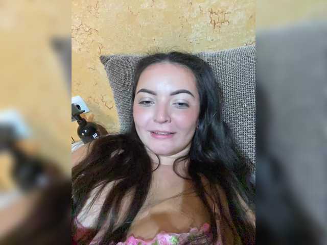 Vai a chattare su 3hotandyoung3 3hotandyoung3