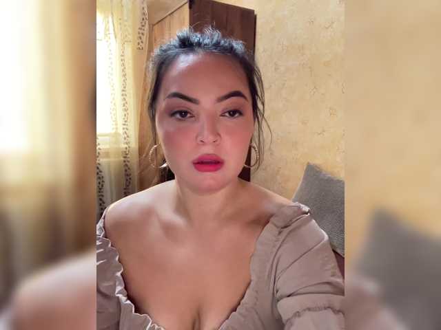 Vai a chattare su 3hotandyoung3 3hotandyoung3