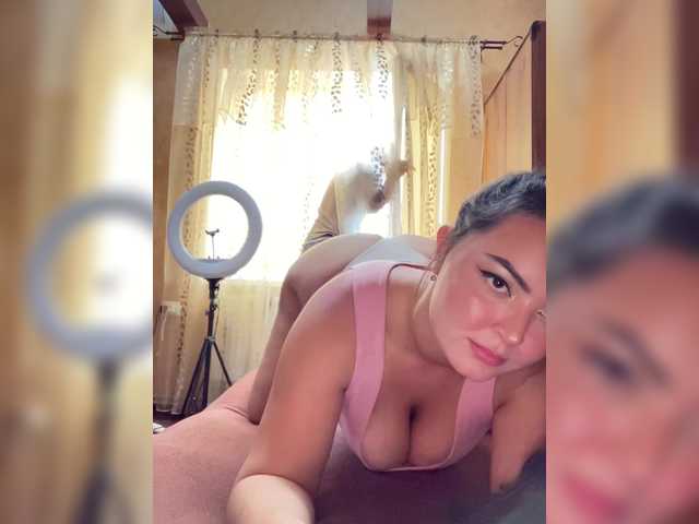 Entra en el chat con el modelo 3hotandyoung3 3hotandyoung3