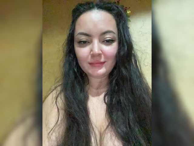 Vai a chattare su 3hotandyoung3 3hotandyoung3