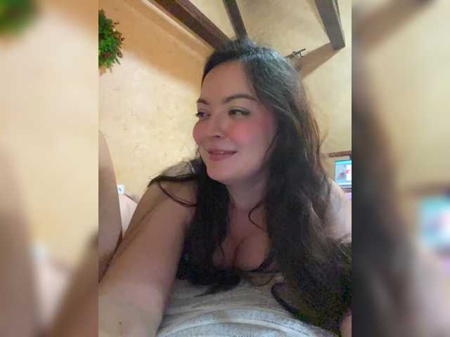 Entra en el chat con el modelo 3hotandyoung3 3hotandyoung3