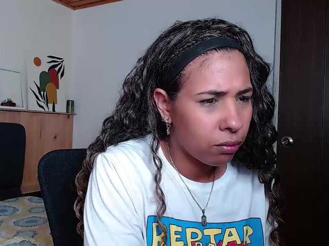 Ivonne-collins33 webcam
