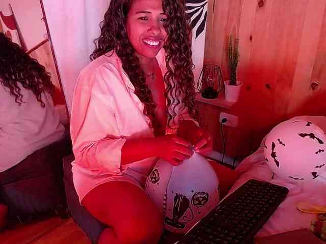 Ivonne-collins33 webcam