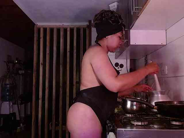 Ivonne-collins33 webcam