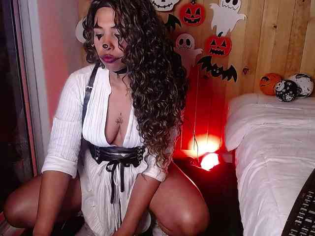 Ivonne-collins33 webcam