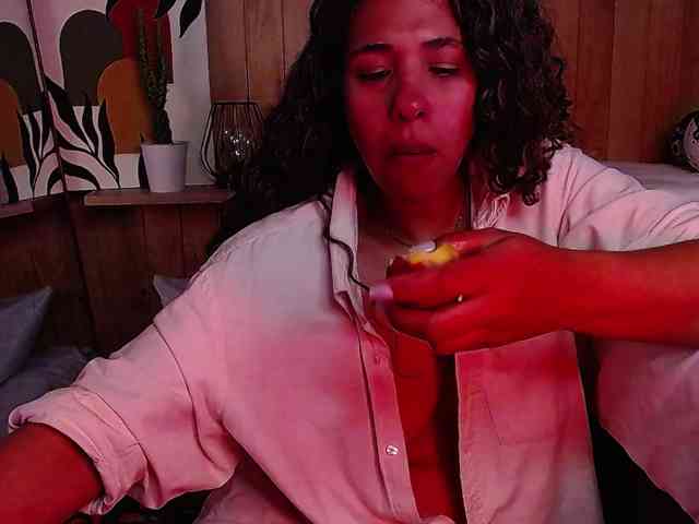 Ivonne-collins33 webcam