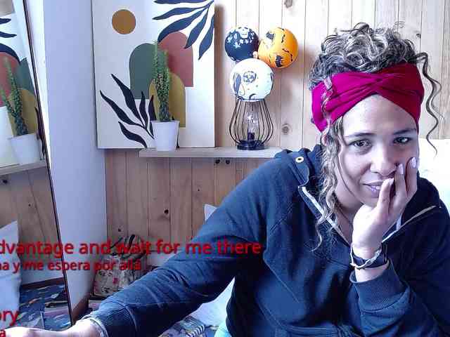 Ivonne-collins33 webcam