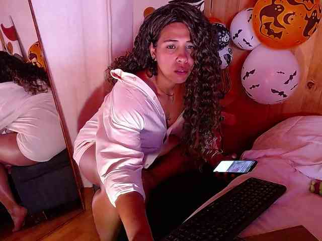 Ivonne-collins33 webcam