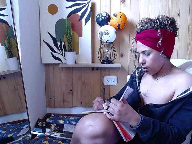 Ivonne-collins33 webcam